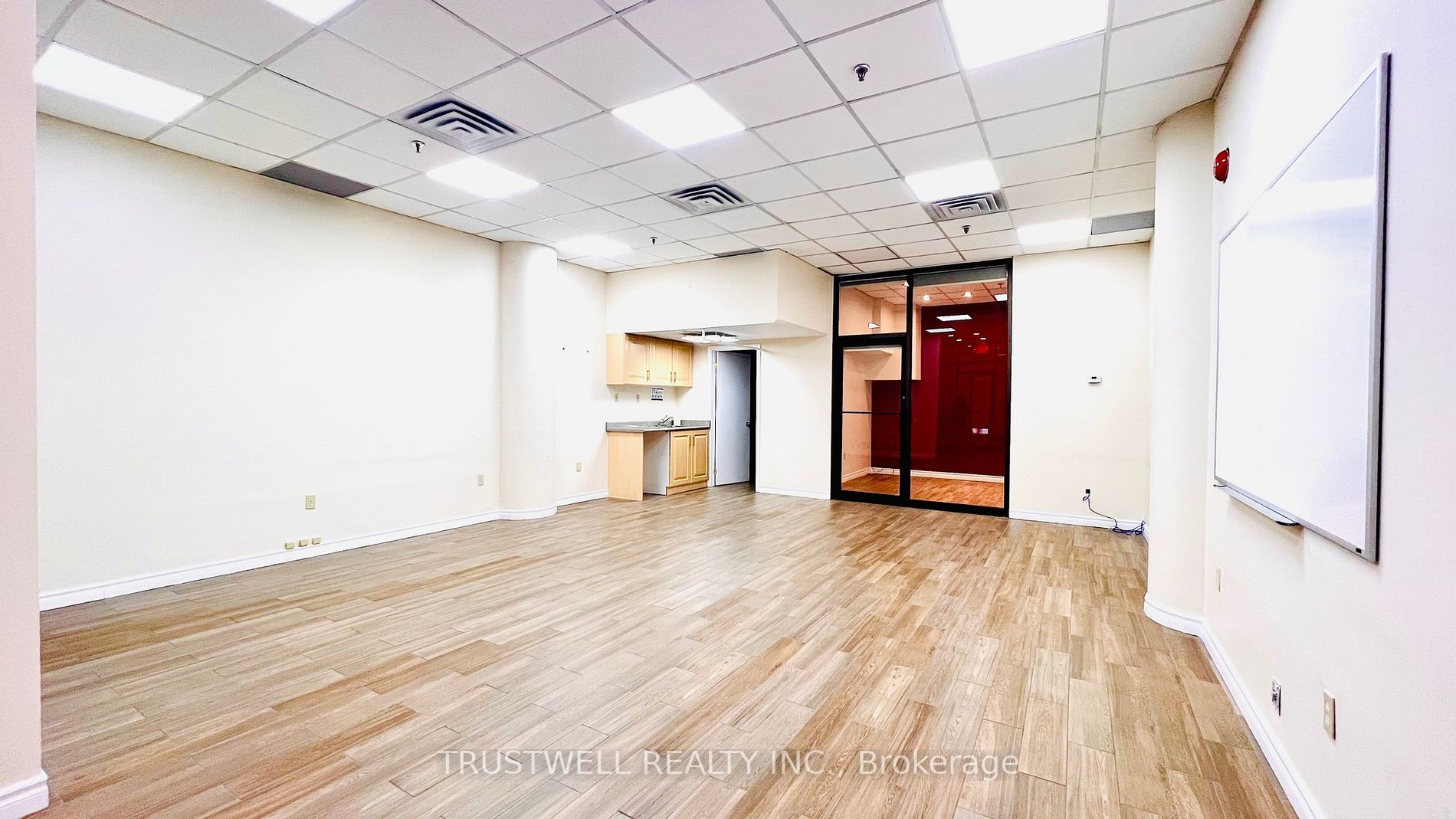 186 Spadina Ave, #10