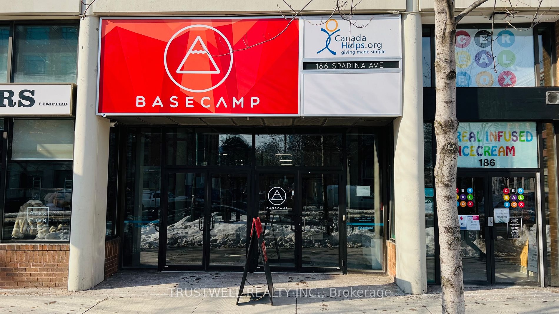 186 Spadina Ave, #10