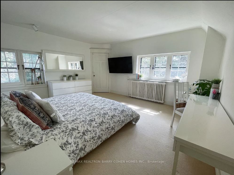 2 Valleyanna Dr