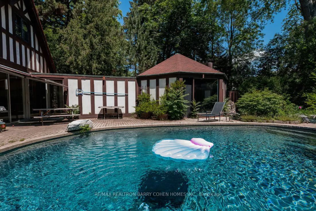 2 Valleyanna Dr