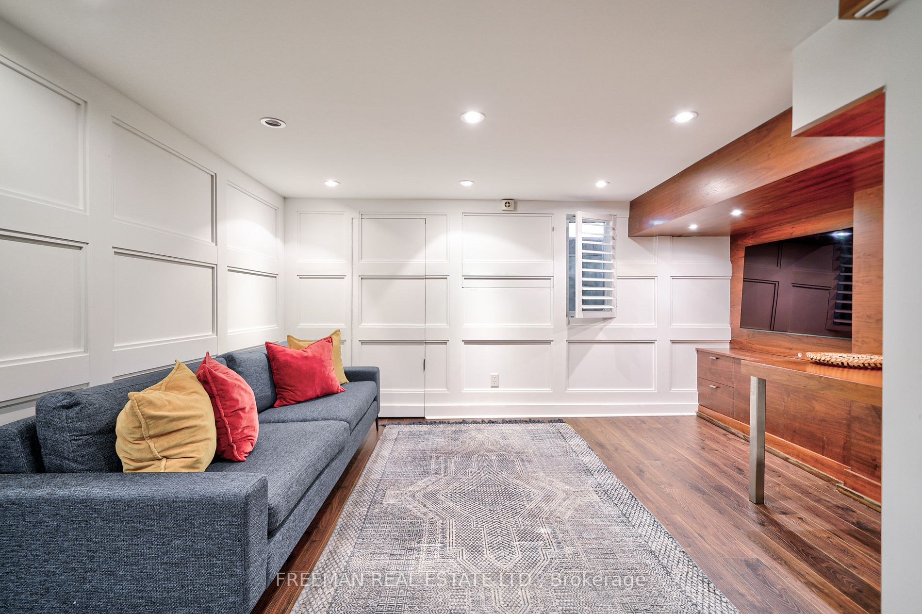15 Laurier Ave
