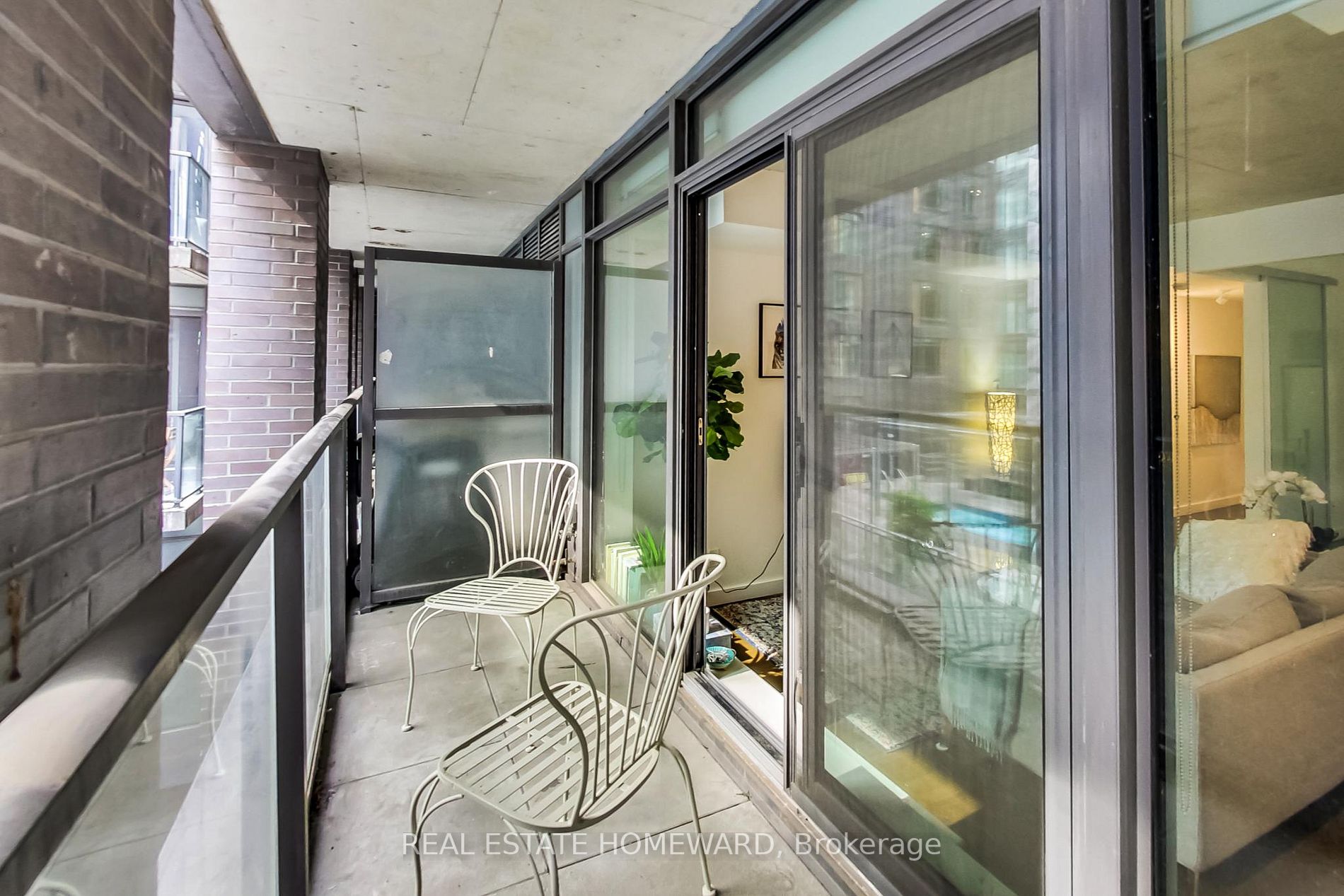 111 Bathurst St, #320