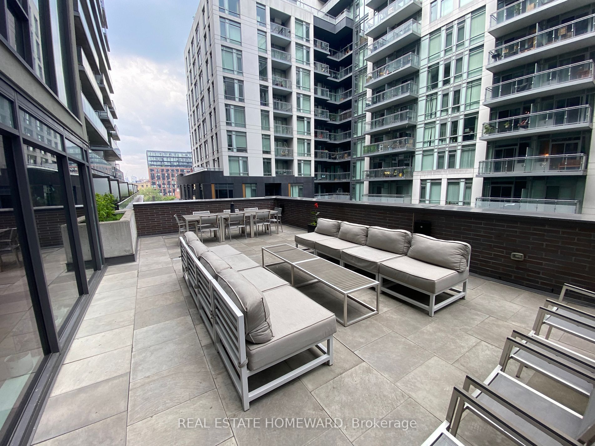 111 Bathurst St, #320