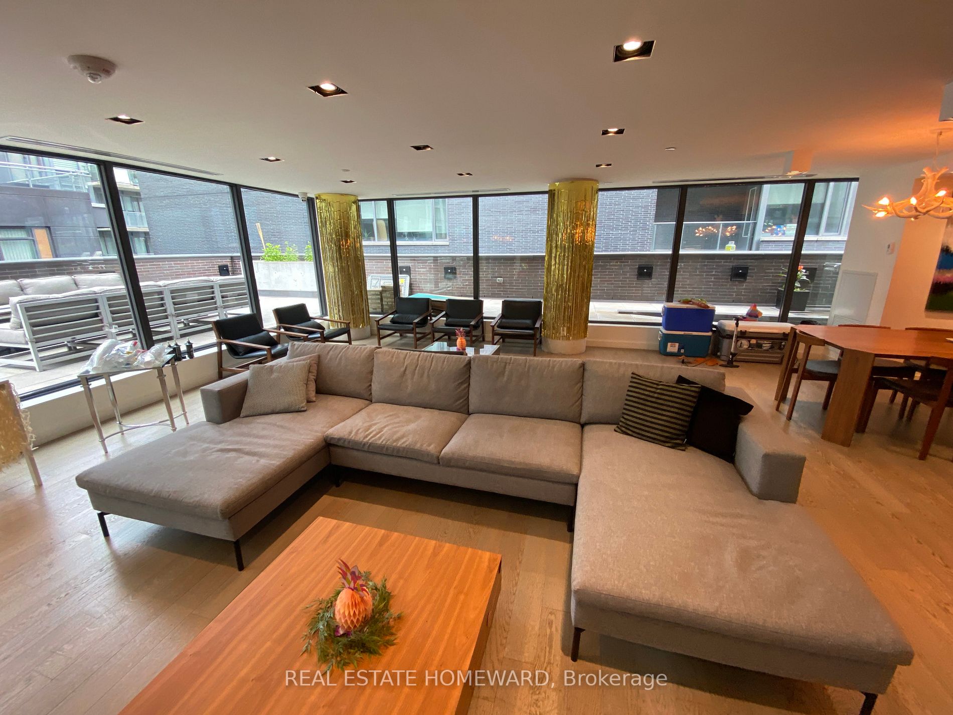 111 Bathurst St, #320