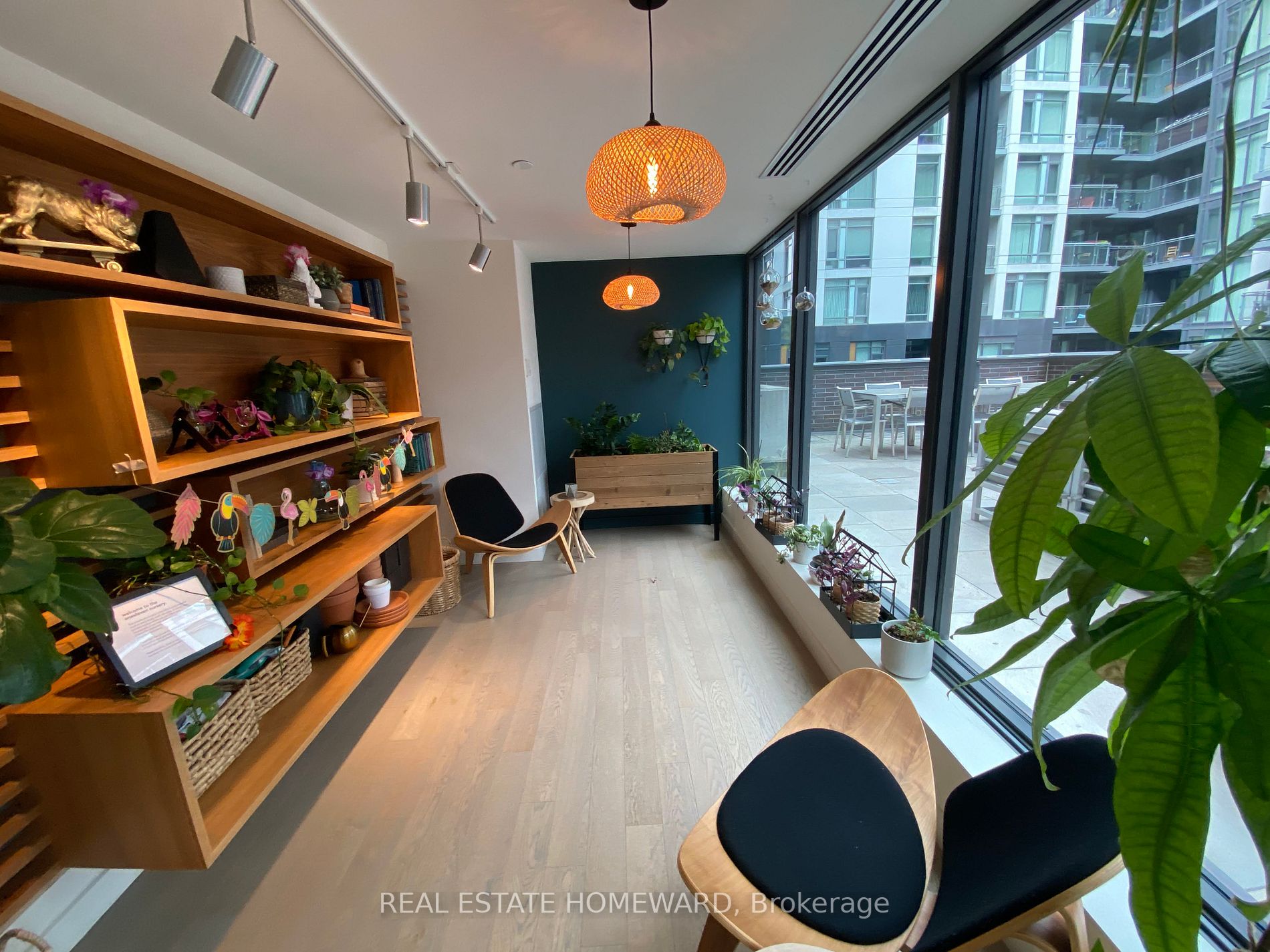 111 Bathurst St, #320