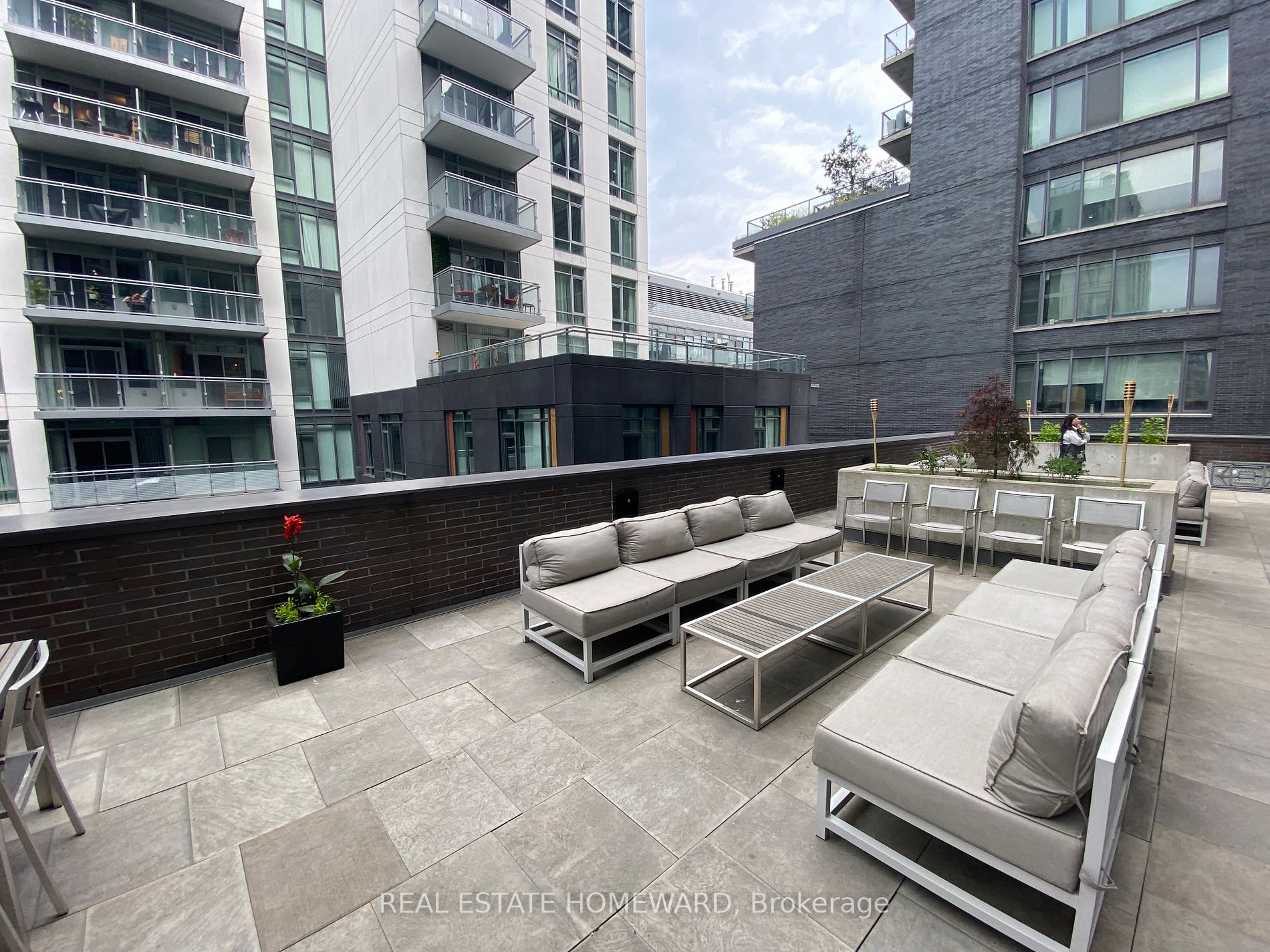 111 Bathurst St, #320