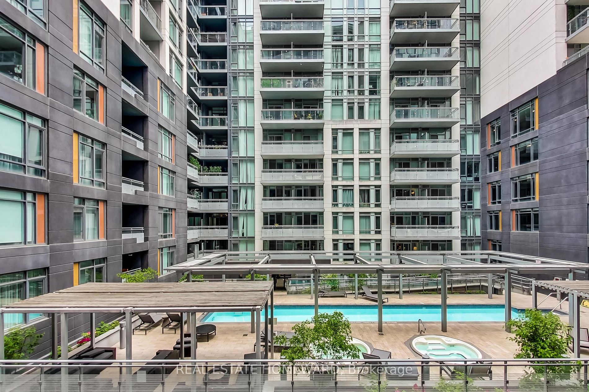 111 Bathurst St, #320
