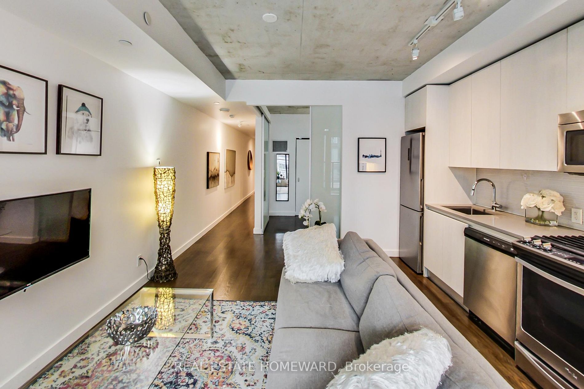 111 Bathurst St, #320