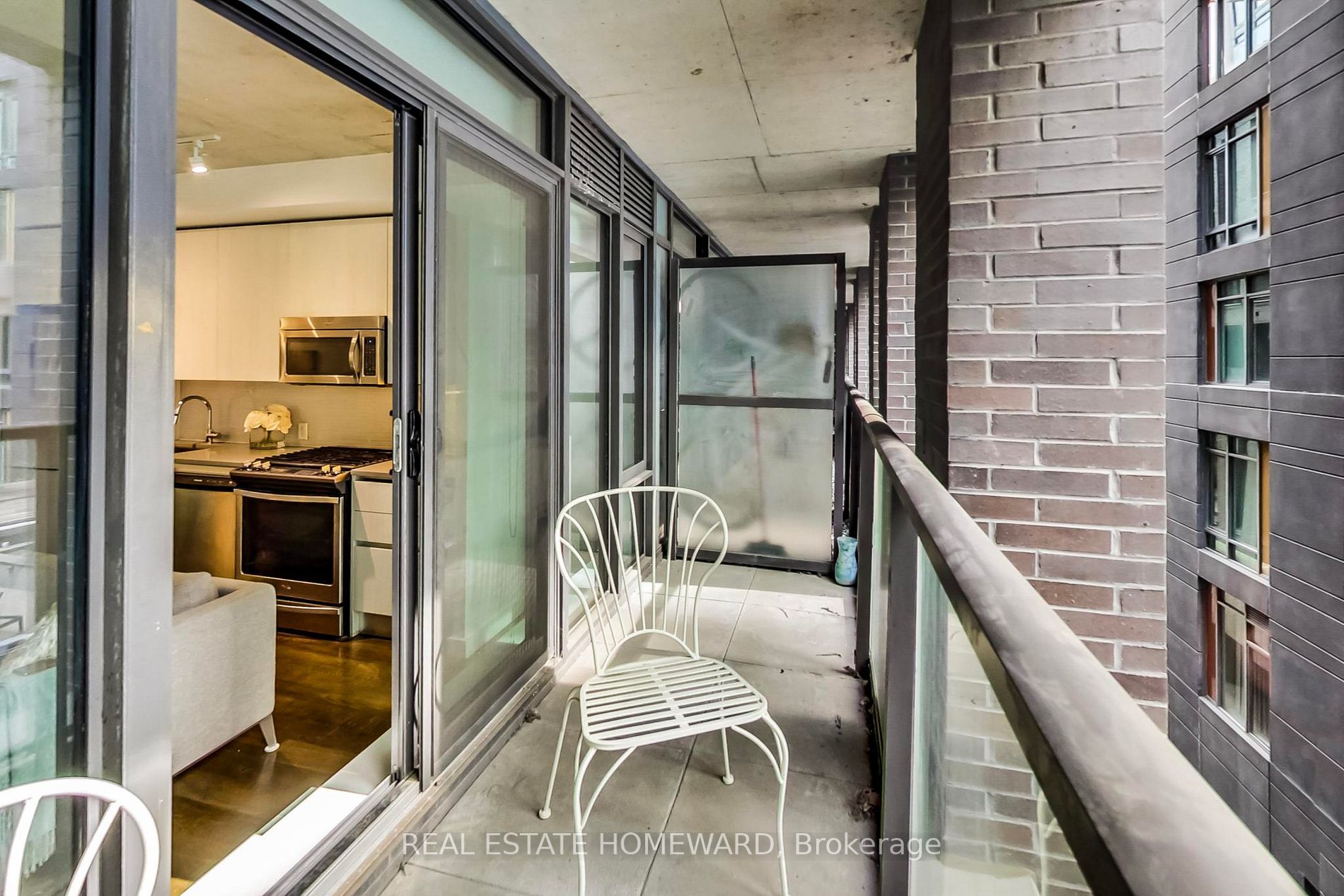 111 Bathurst St, #320