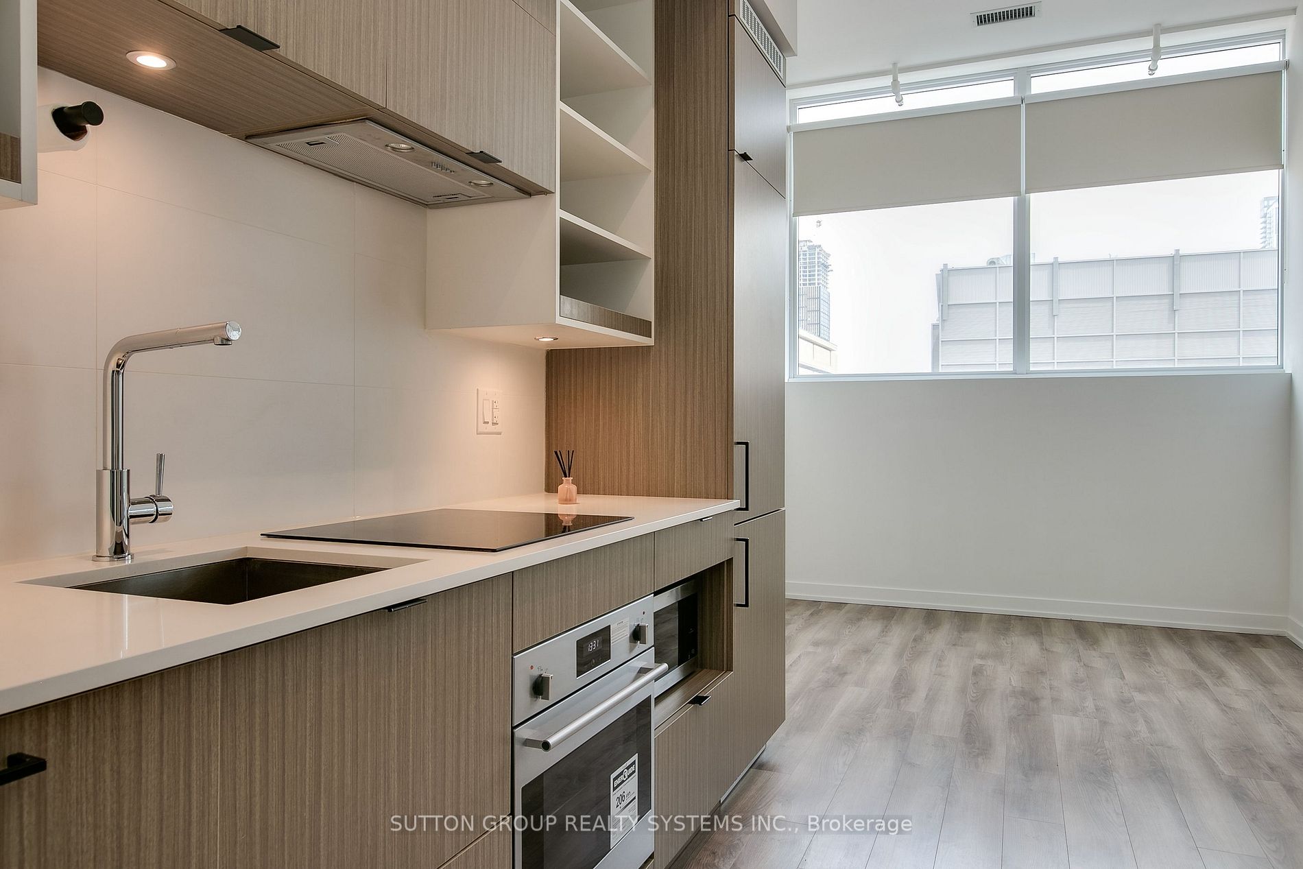 20 Edward St, #404