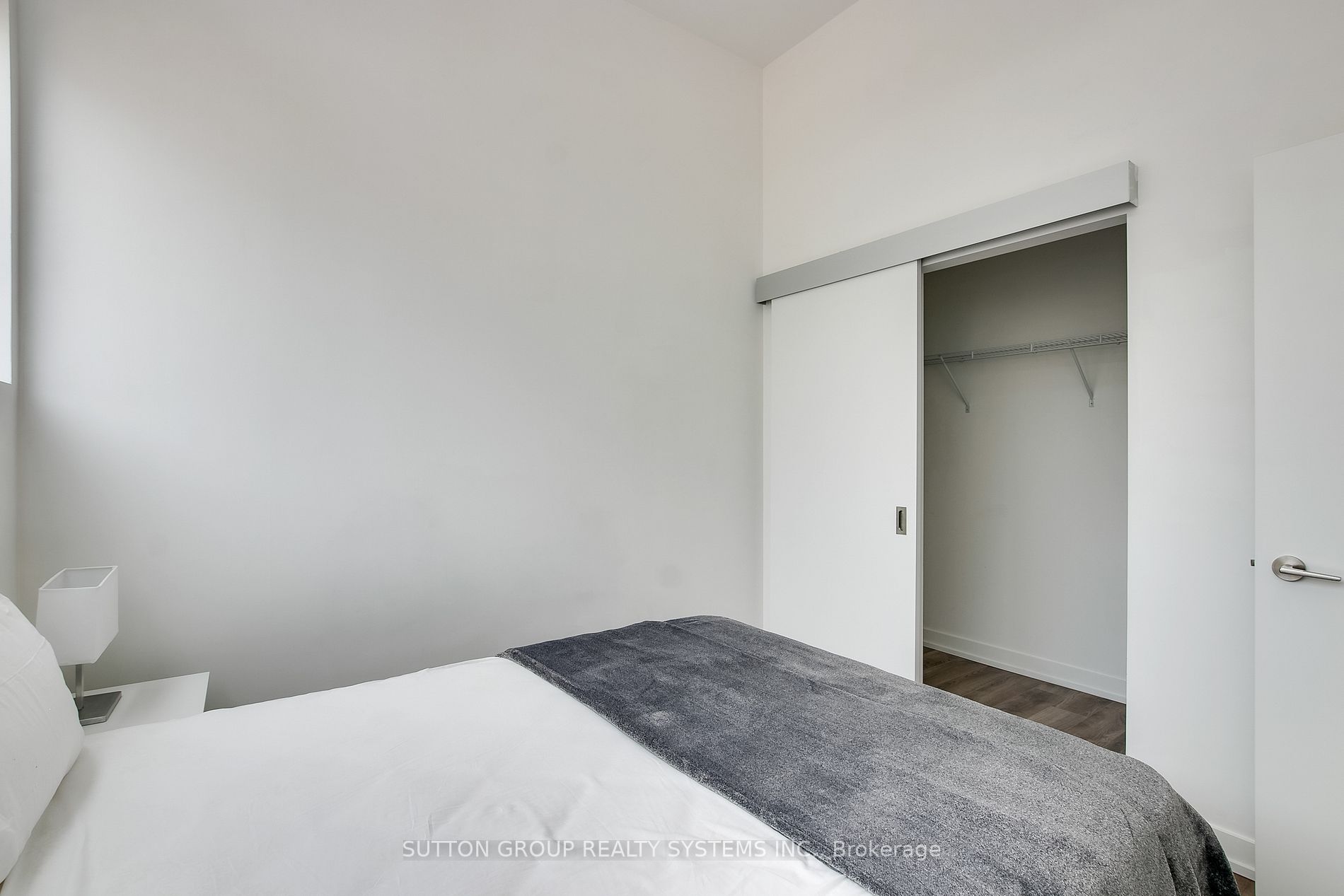 20 Edward St, #404