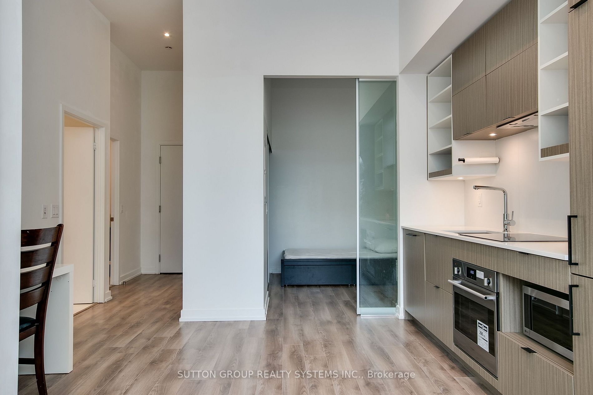 20 Edward St, #404