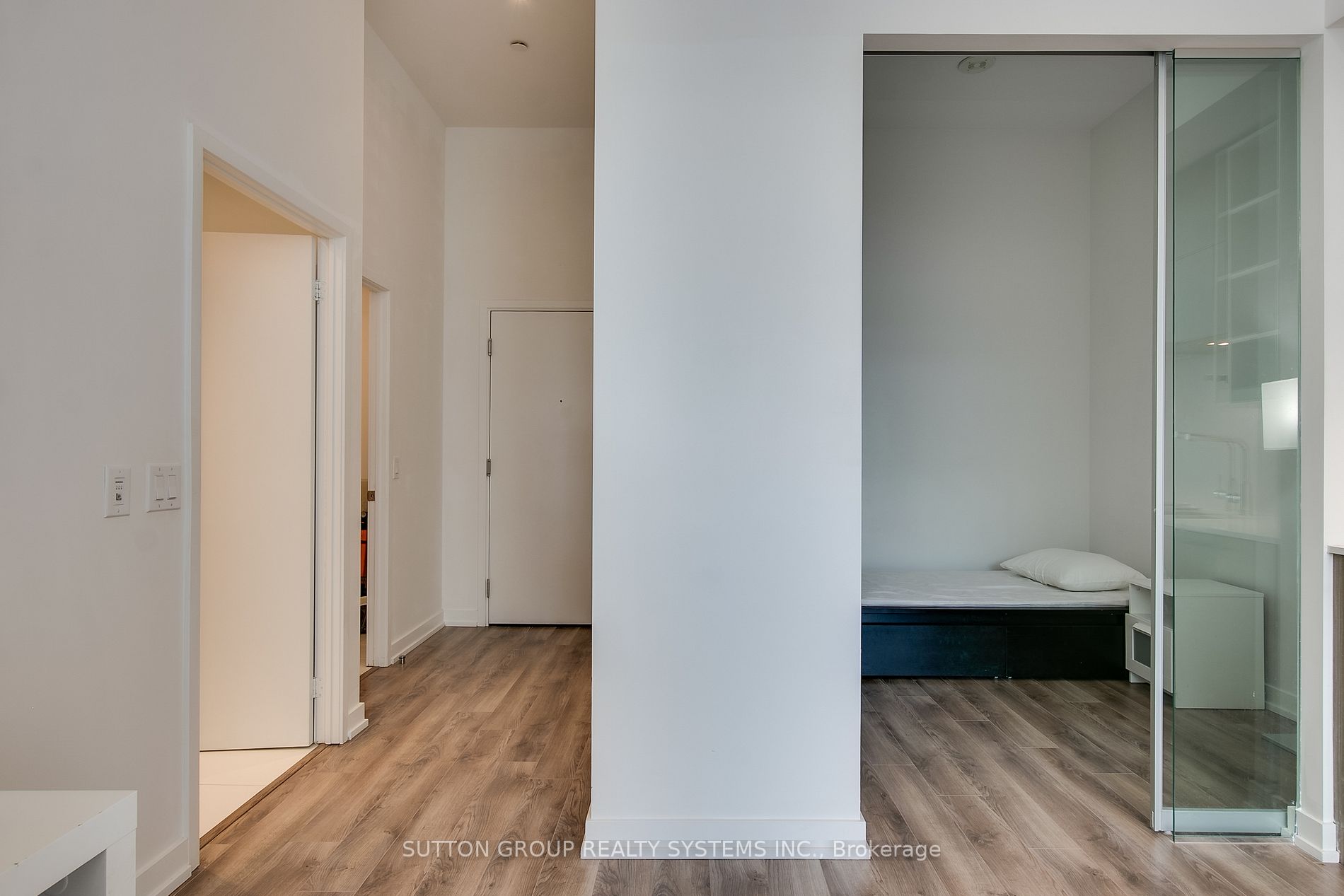 20 Edward St, #404