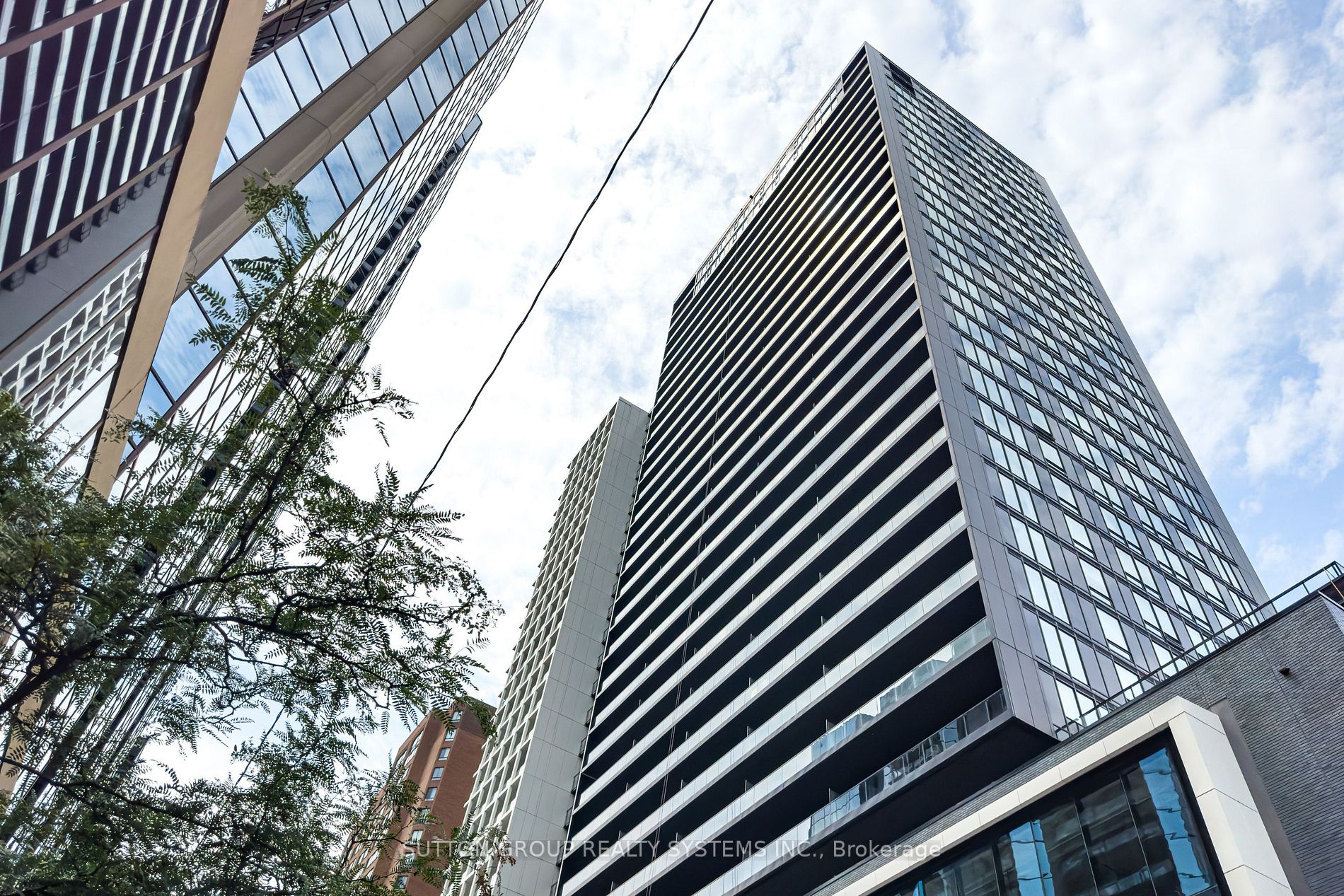 20 Edward St, #404