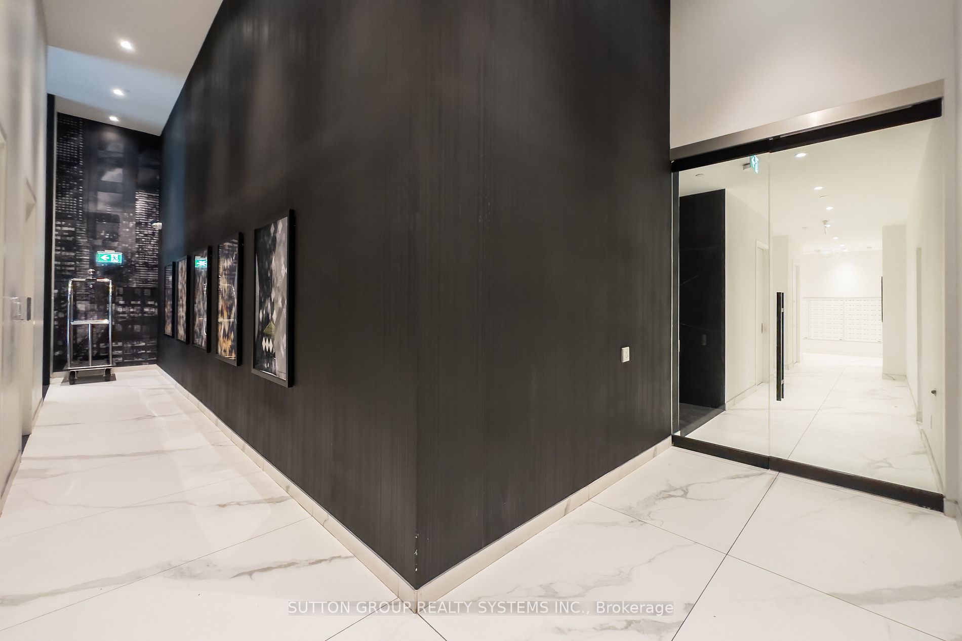 20 Edward St, #404