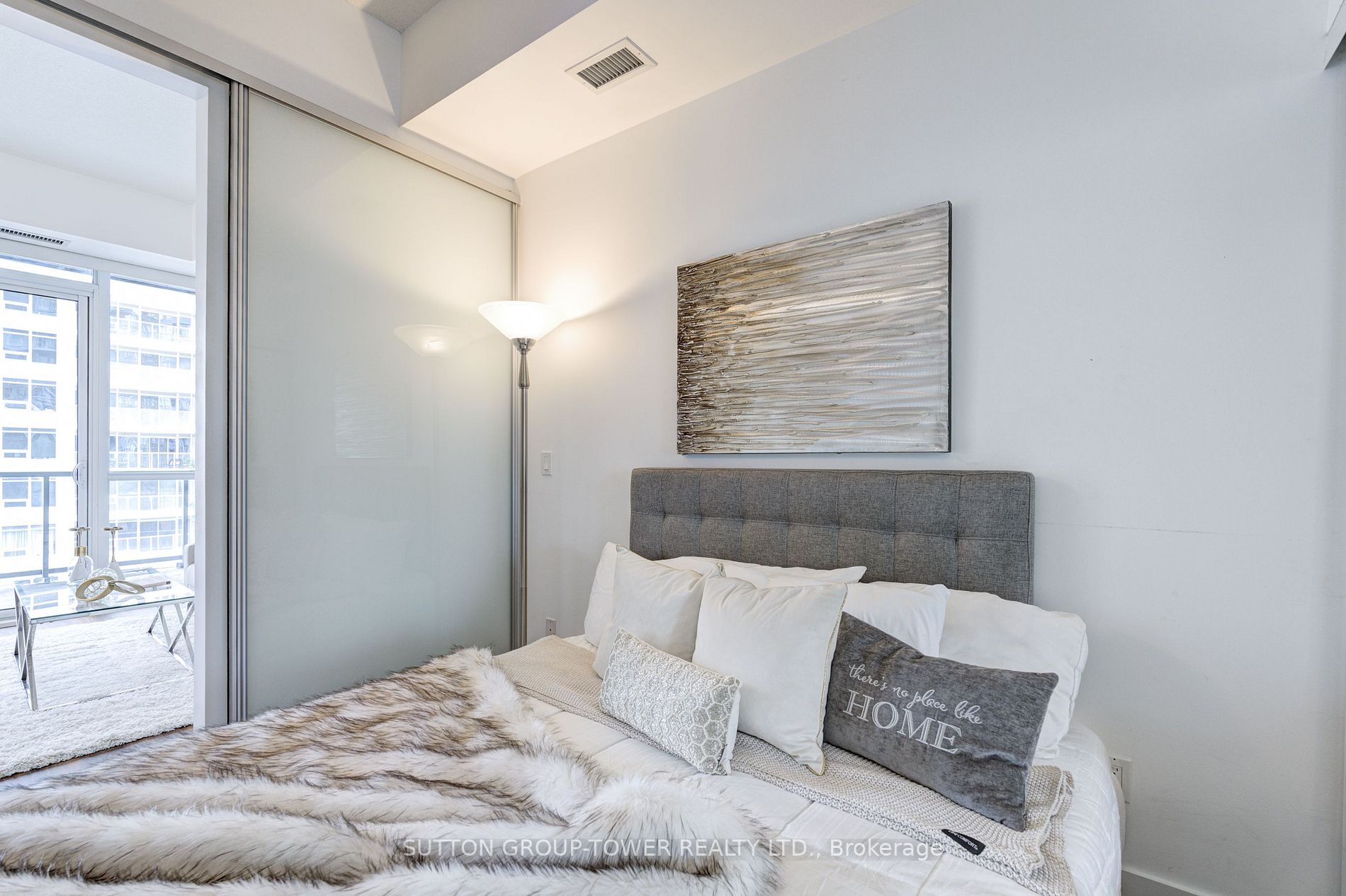 20 Bruyeres Mews, #809
