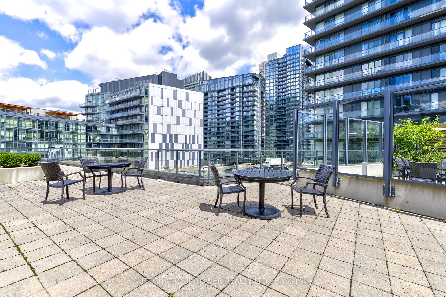 20 Bruyeres Mews, #809