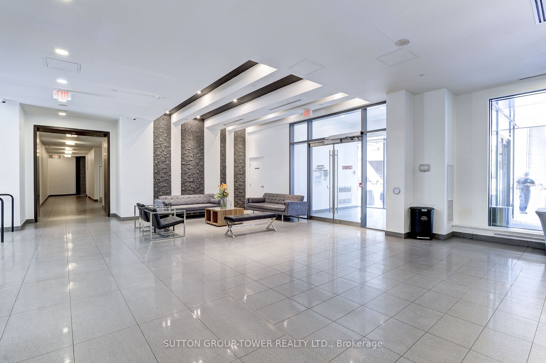 20 Bruyeres Mews, #809
