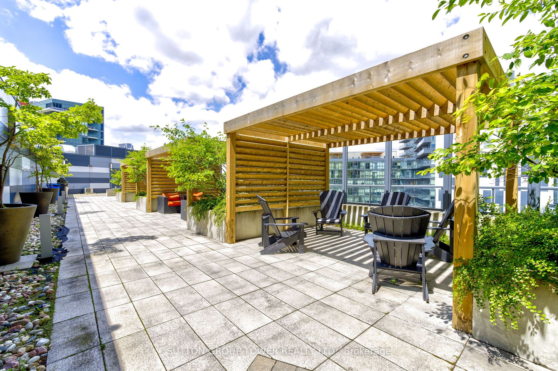 20 Bruyeres Mews, #809