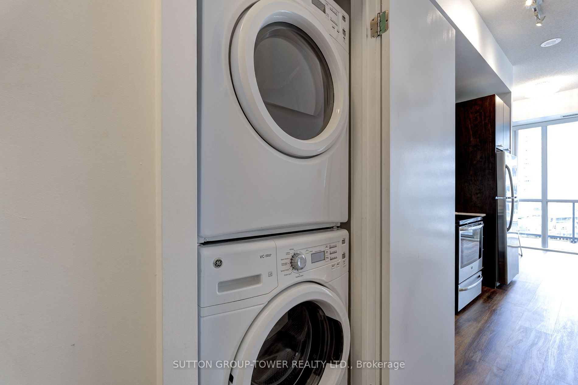 20 Bruyeres Mews, #809