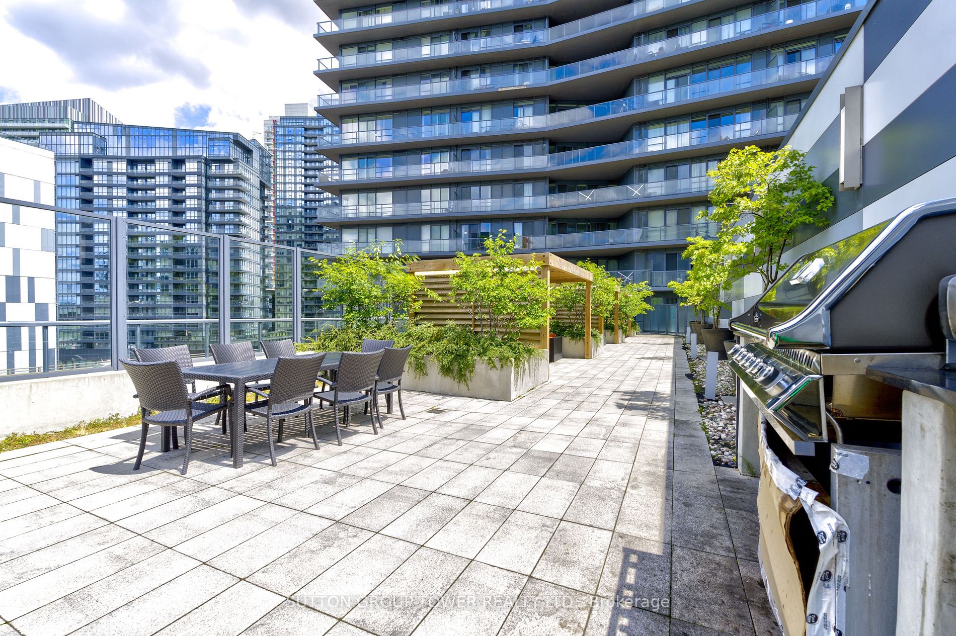 20 Bruyeres Mews, #809