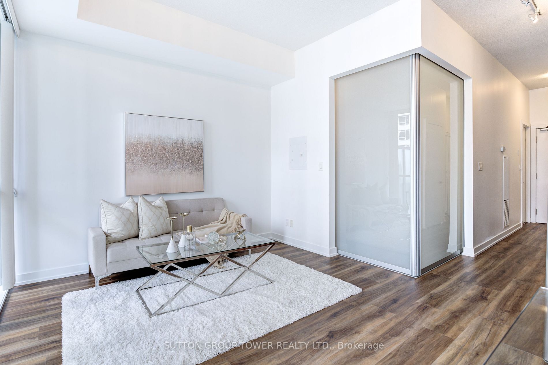 20 Bruyeres Mews, #809