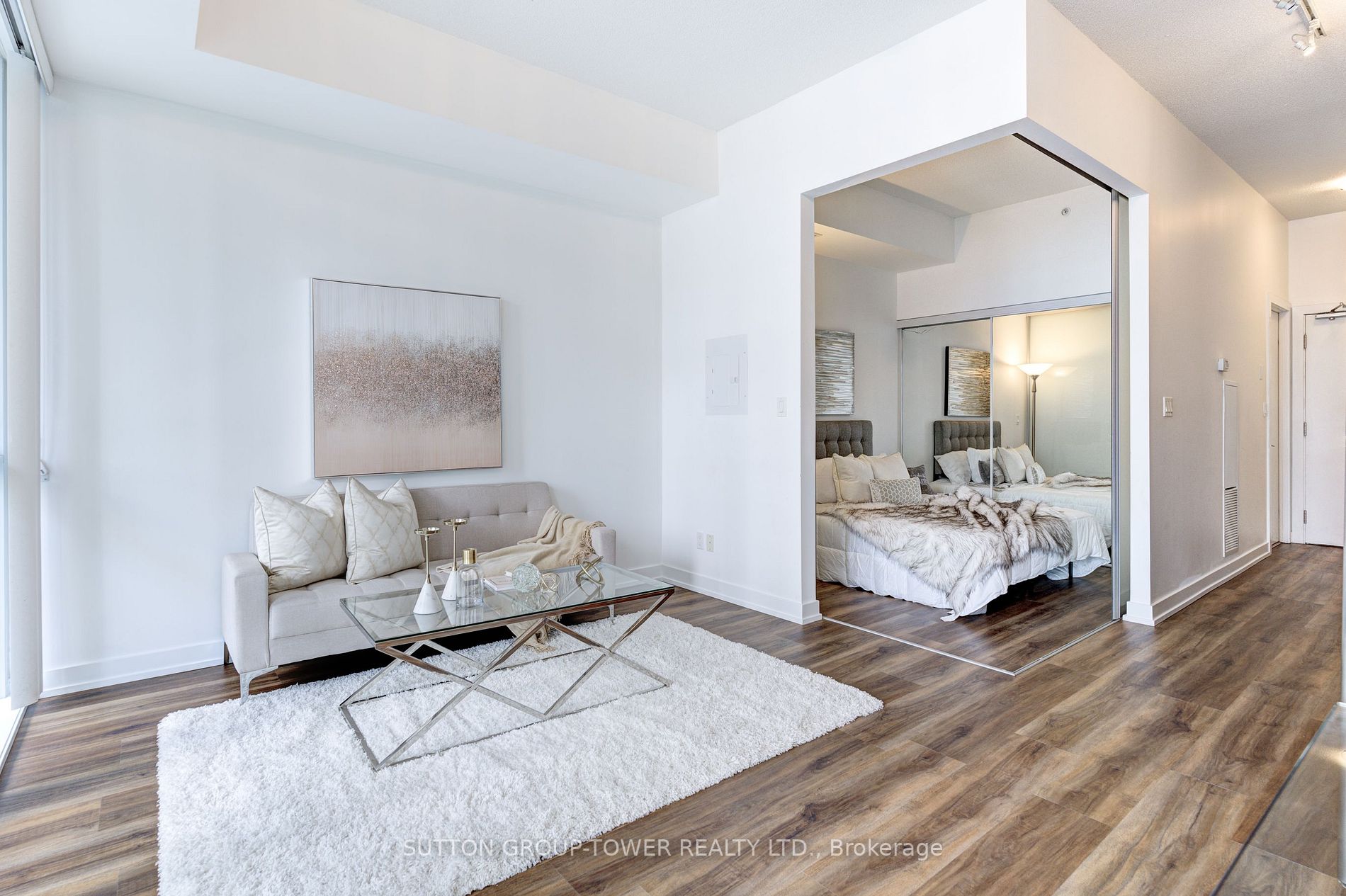 20 Bruyeres Mews, #809