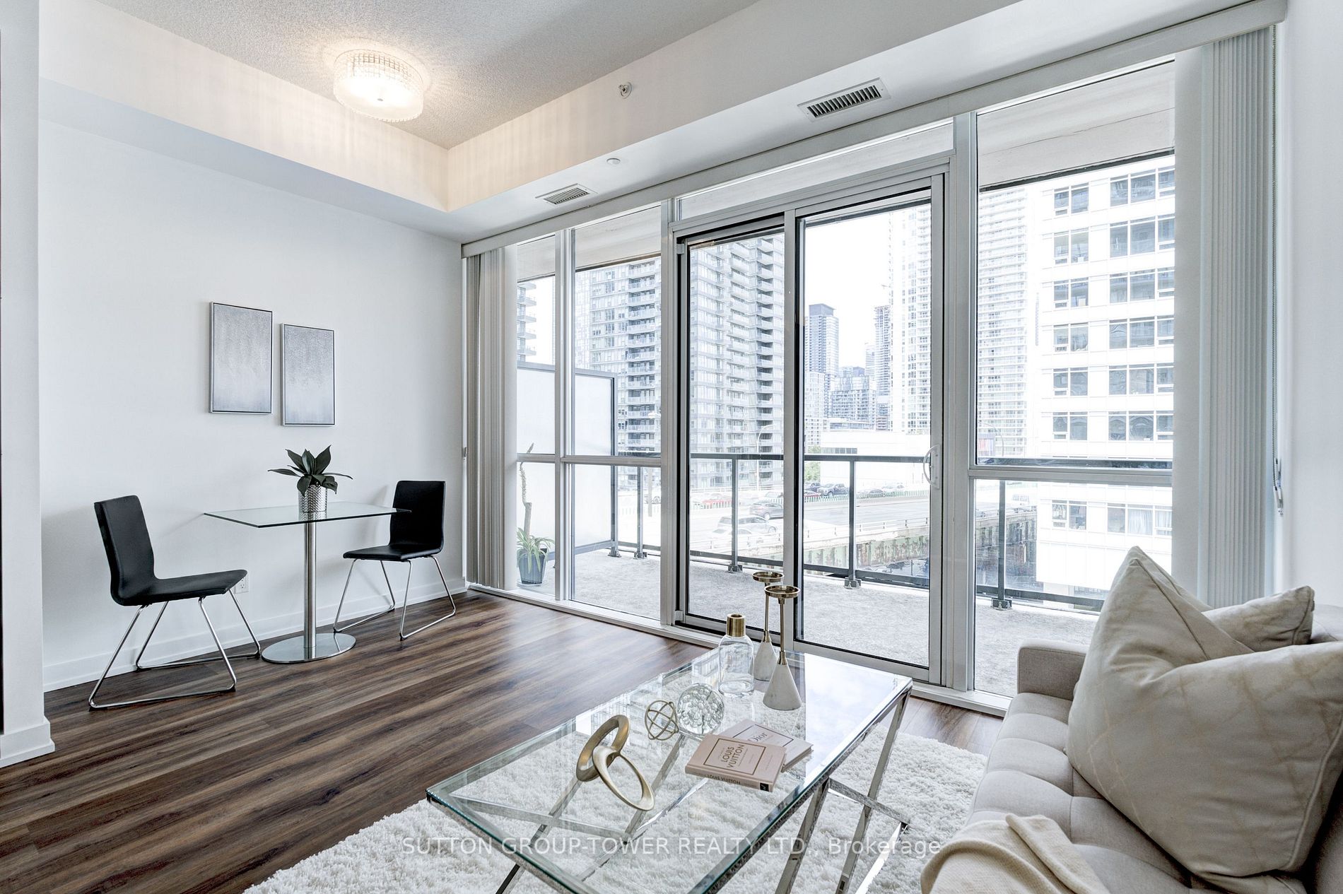 20 Bruyeres Mews, #809