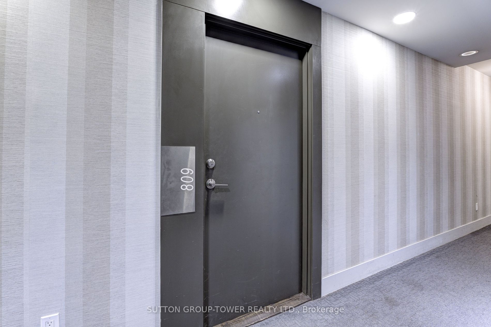 20 Bruyeres Mews, #809