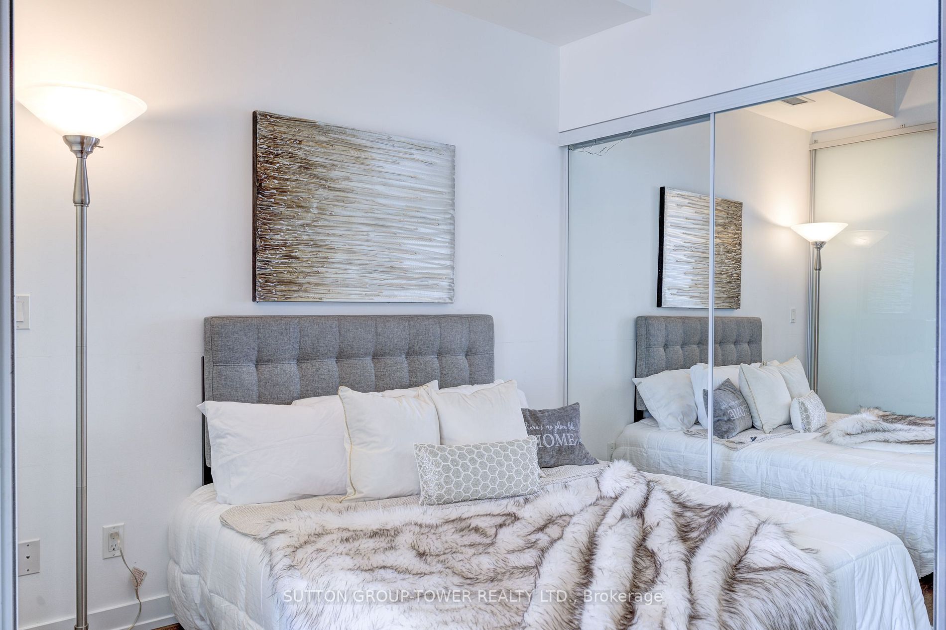 20 Bruyeres Mews, #809