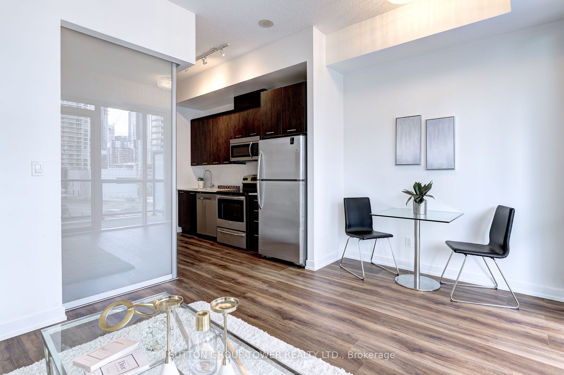 20 Bruyeres Mews, #809