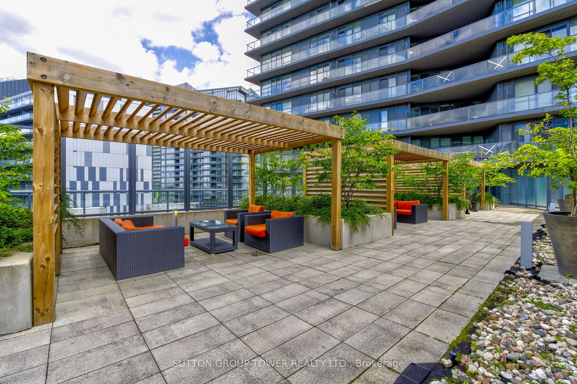 20 Bruyeres Mews, #809