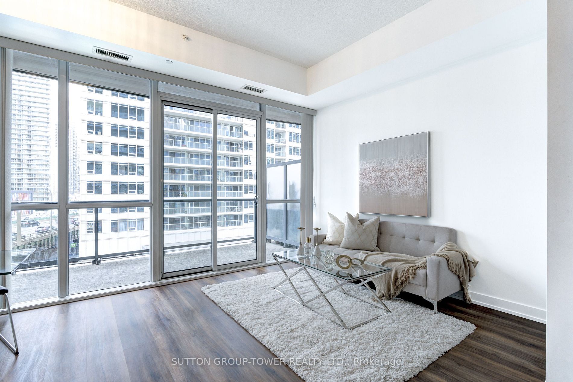 20 Bruyeres Mews, #809
