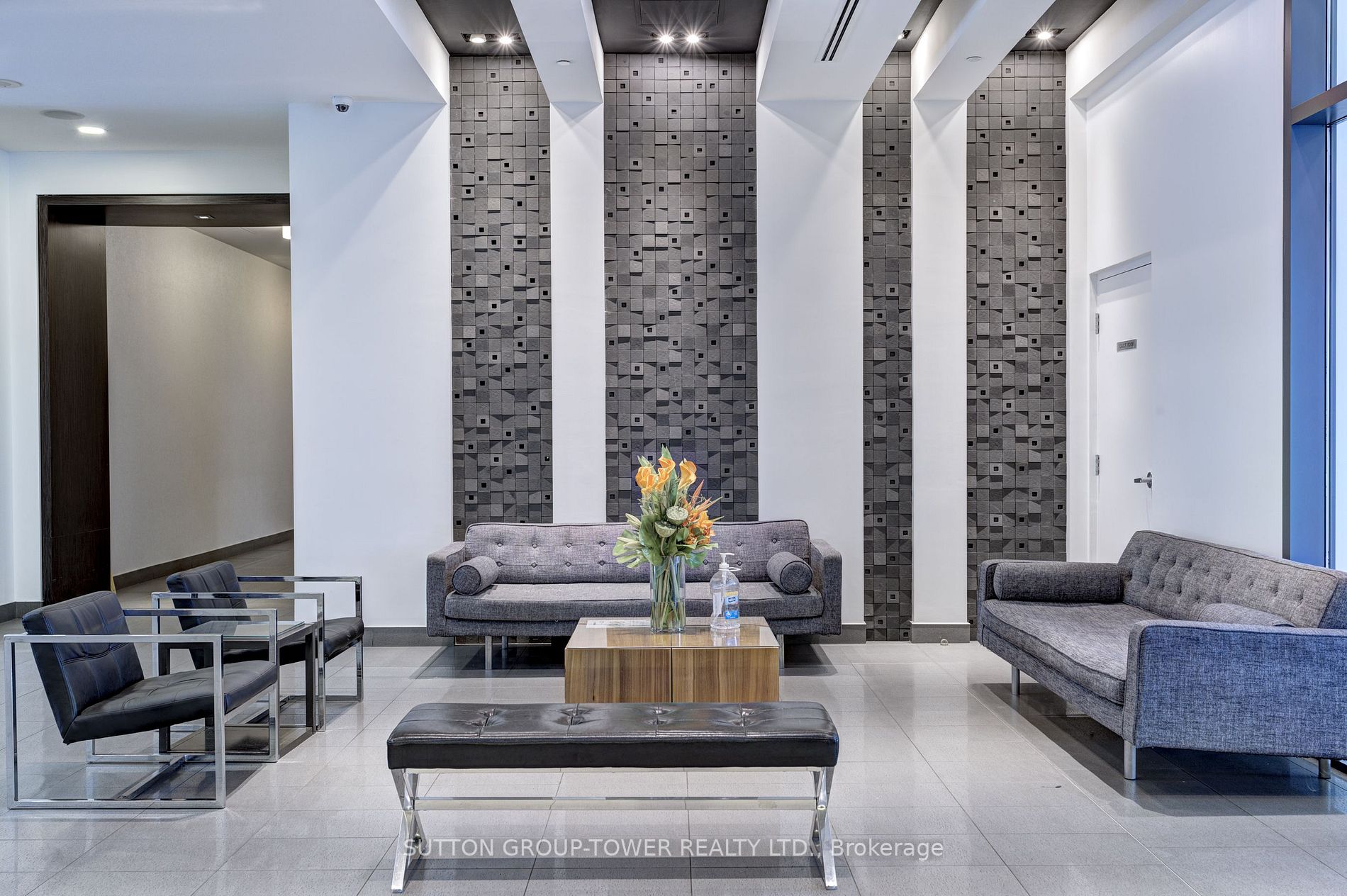 20 Bruyeres Mews, #809