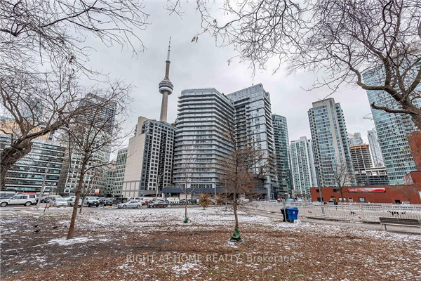 352 Front St W, Toronto
