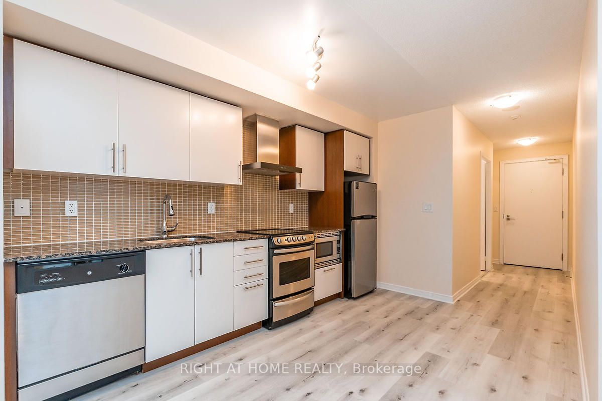 352 Front St W, #512