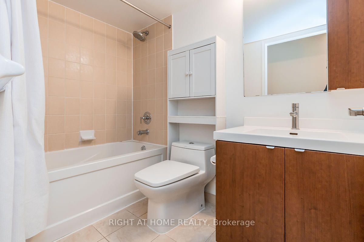 352 Front St W, #512