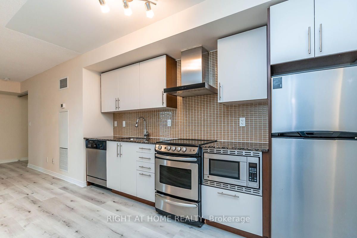 352 Front St W, #512