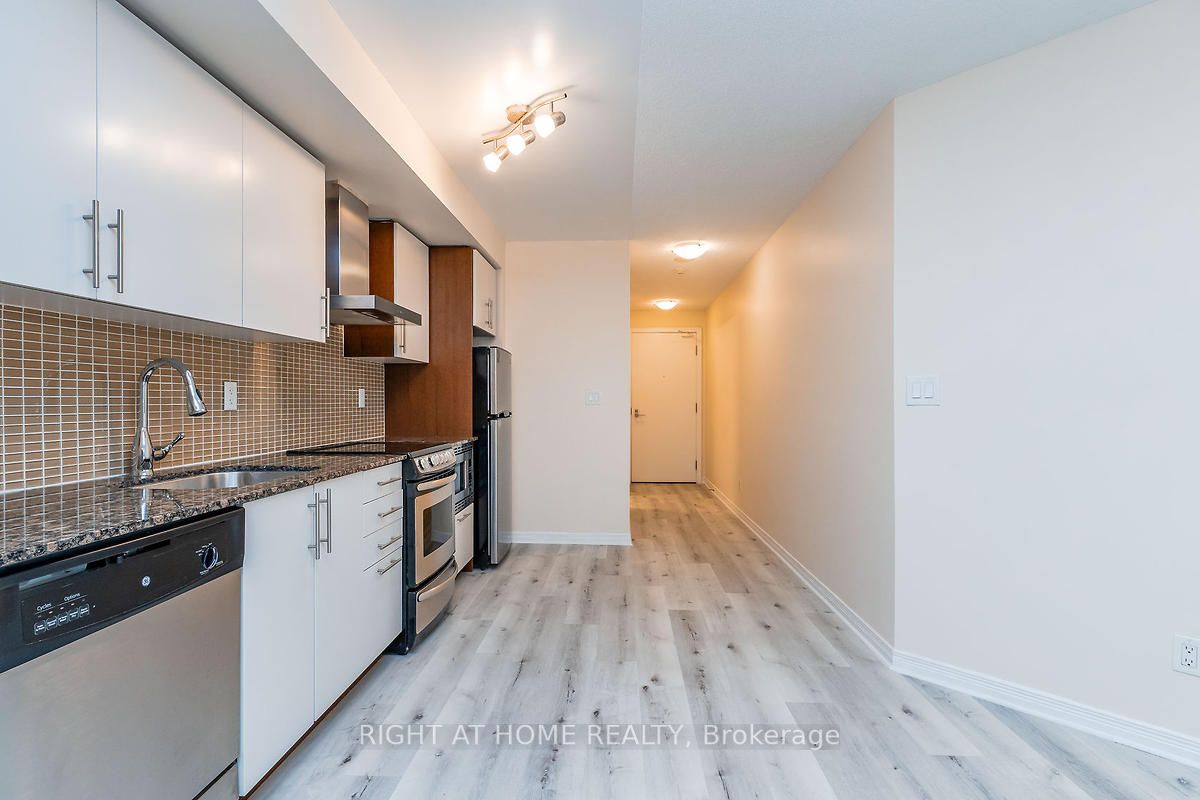 352 Front St W, #512