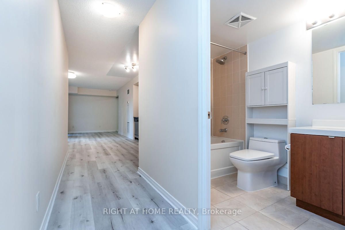 352 Front St W, #512