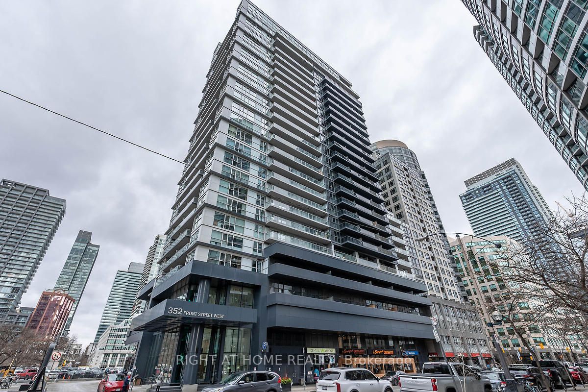 352 Front St W, #512