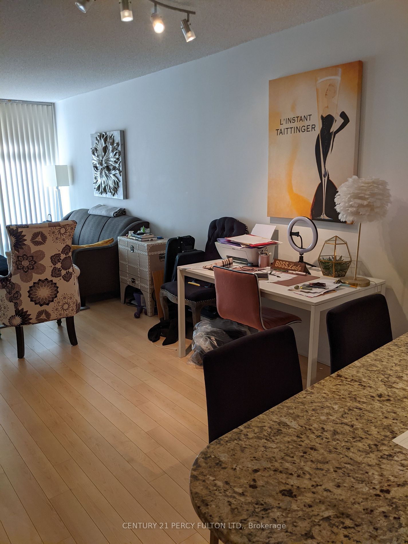 2191 Yonge St, #606
