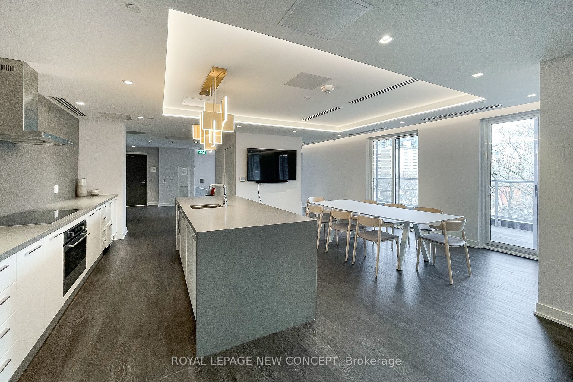 3 Gloucester St E, #810