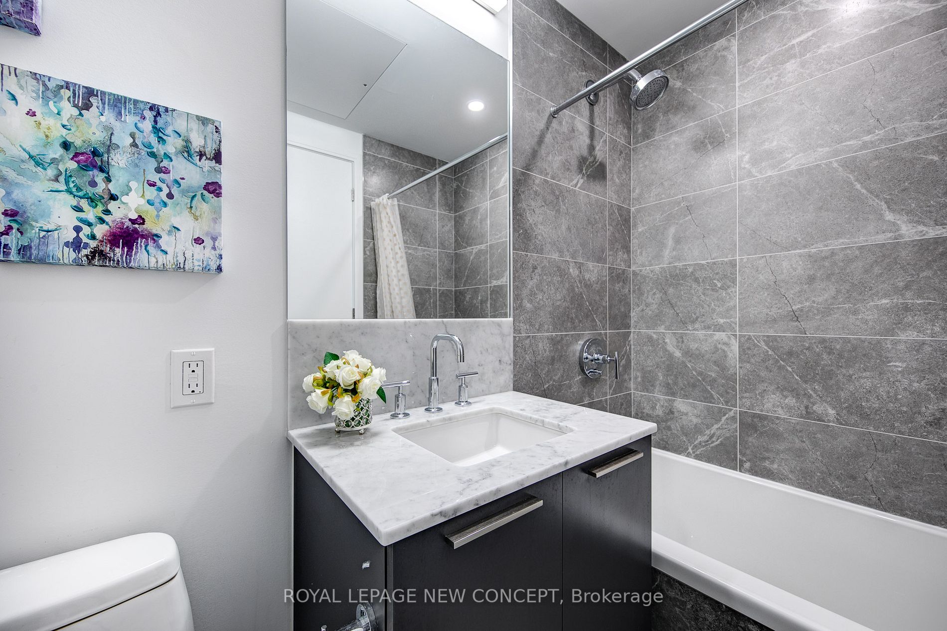 3 Gloucester St E, #810