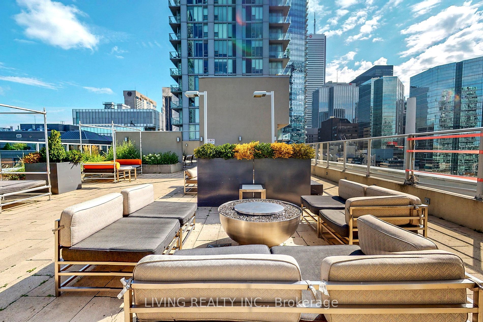 21 Nelson St, #605