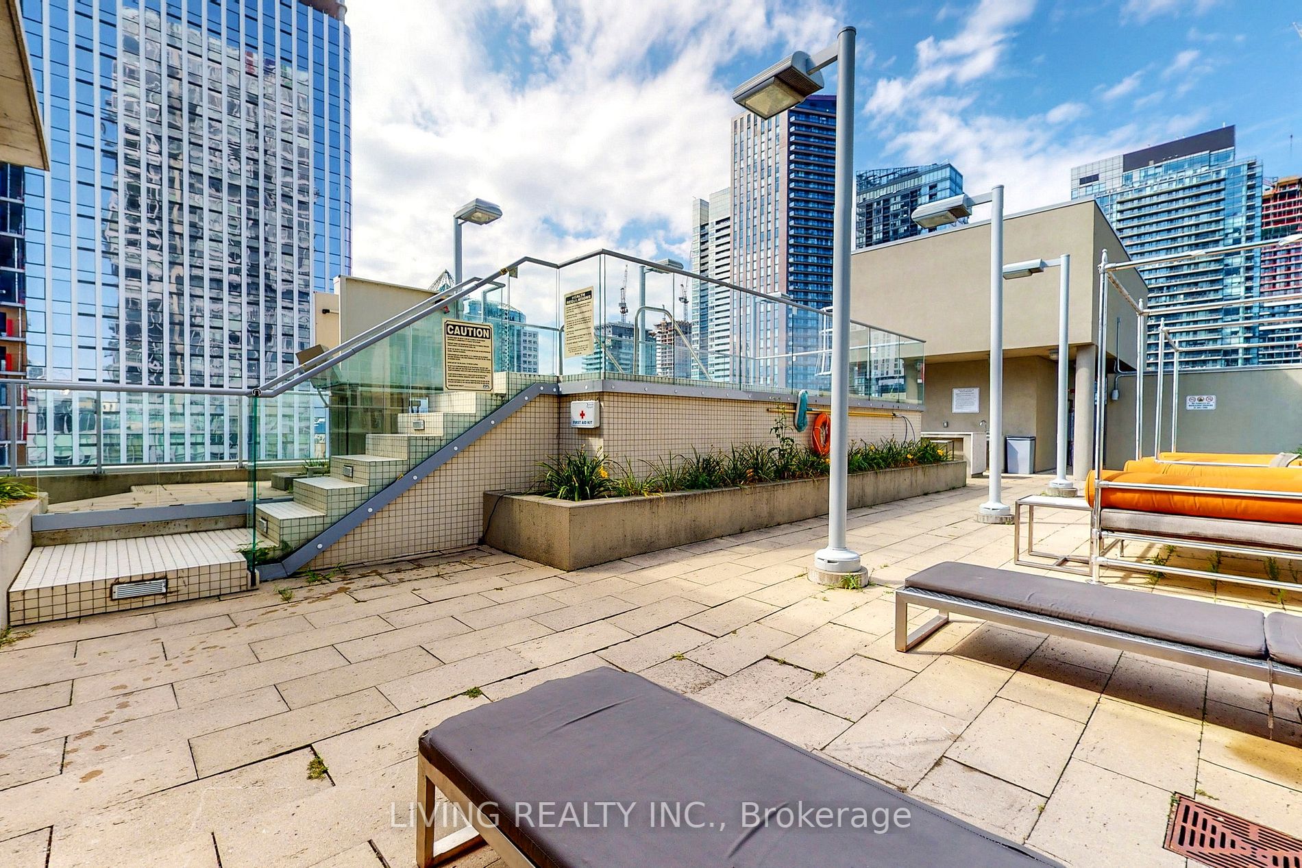 21 Nelson St, #605
