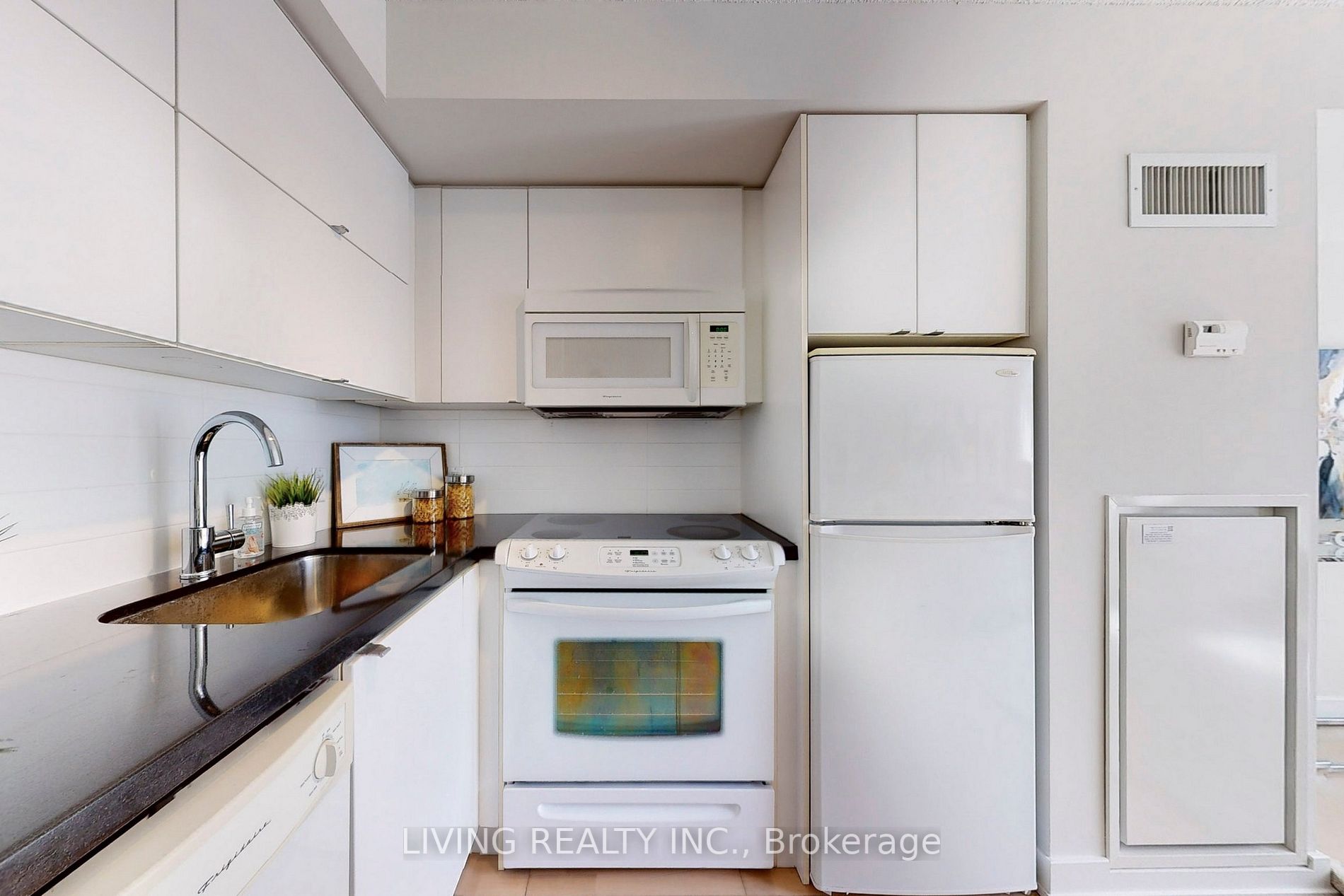 21 Nelson St, #605