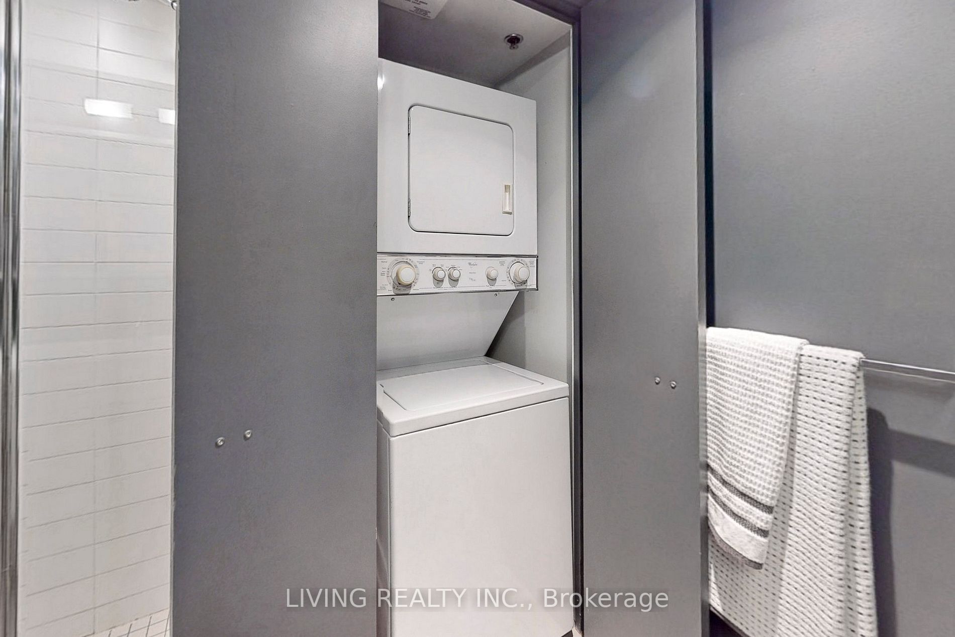 21 Nelson St, #605