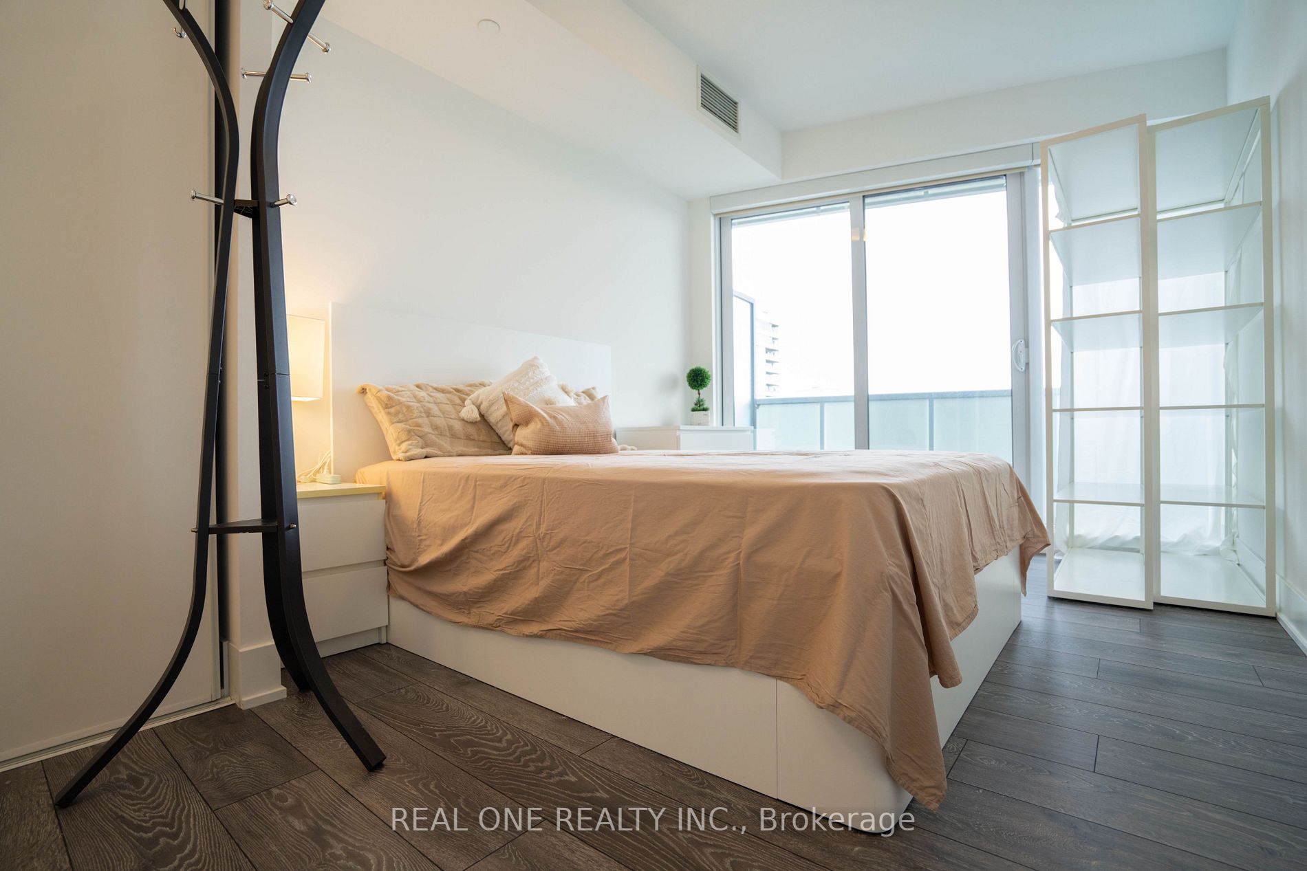 403 Church St, #2112