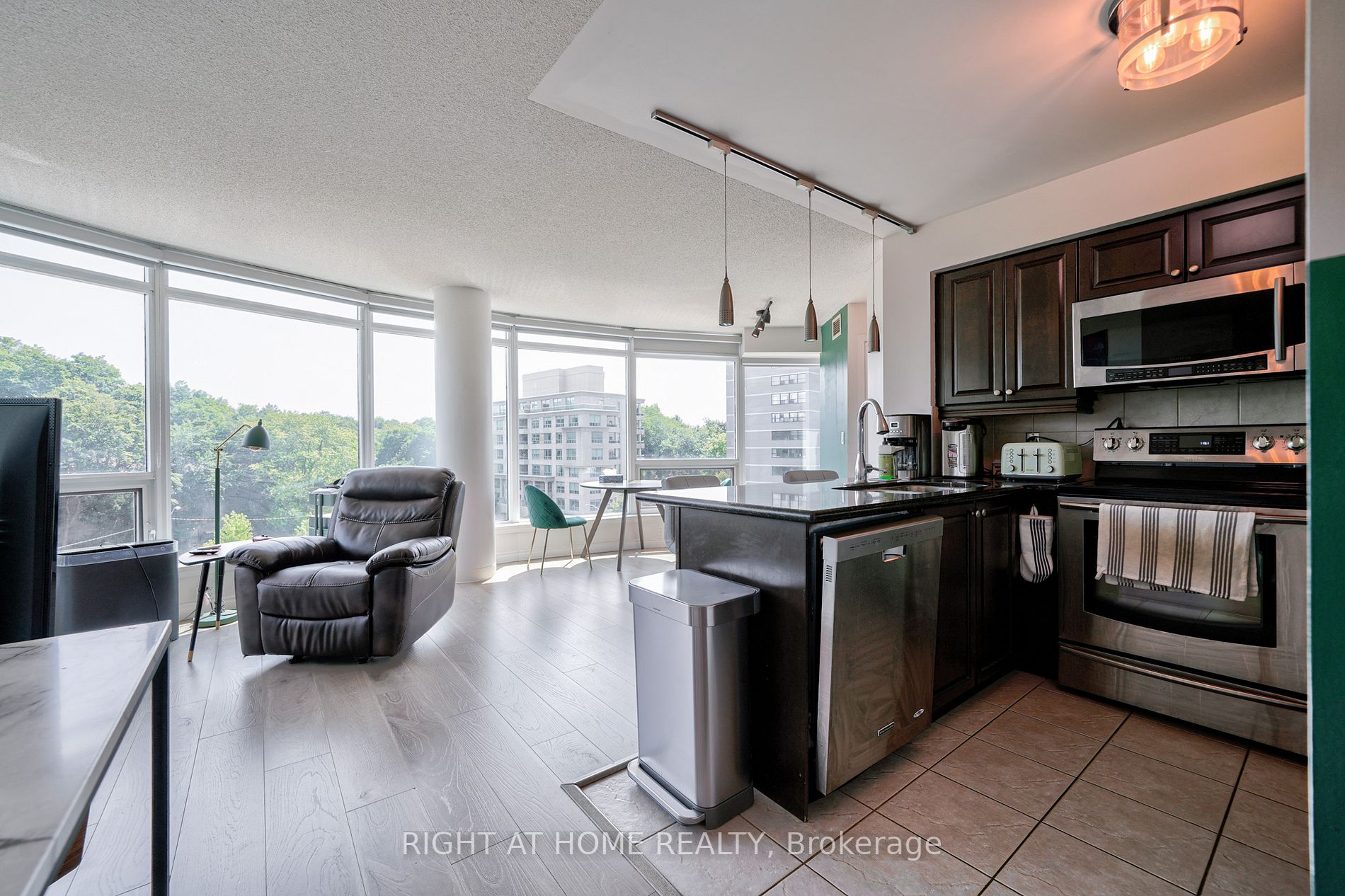 18 Valley Woods Rd, #813